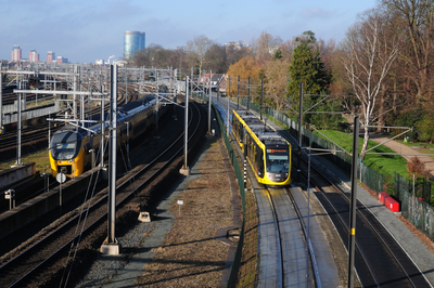 846278 Afbeelding van een tram van U-OV tijdens een testrit op de nieuwe tramlijn (Uithoflijn) naar de Uithof (Utrecht ...